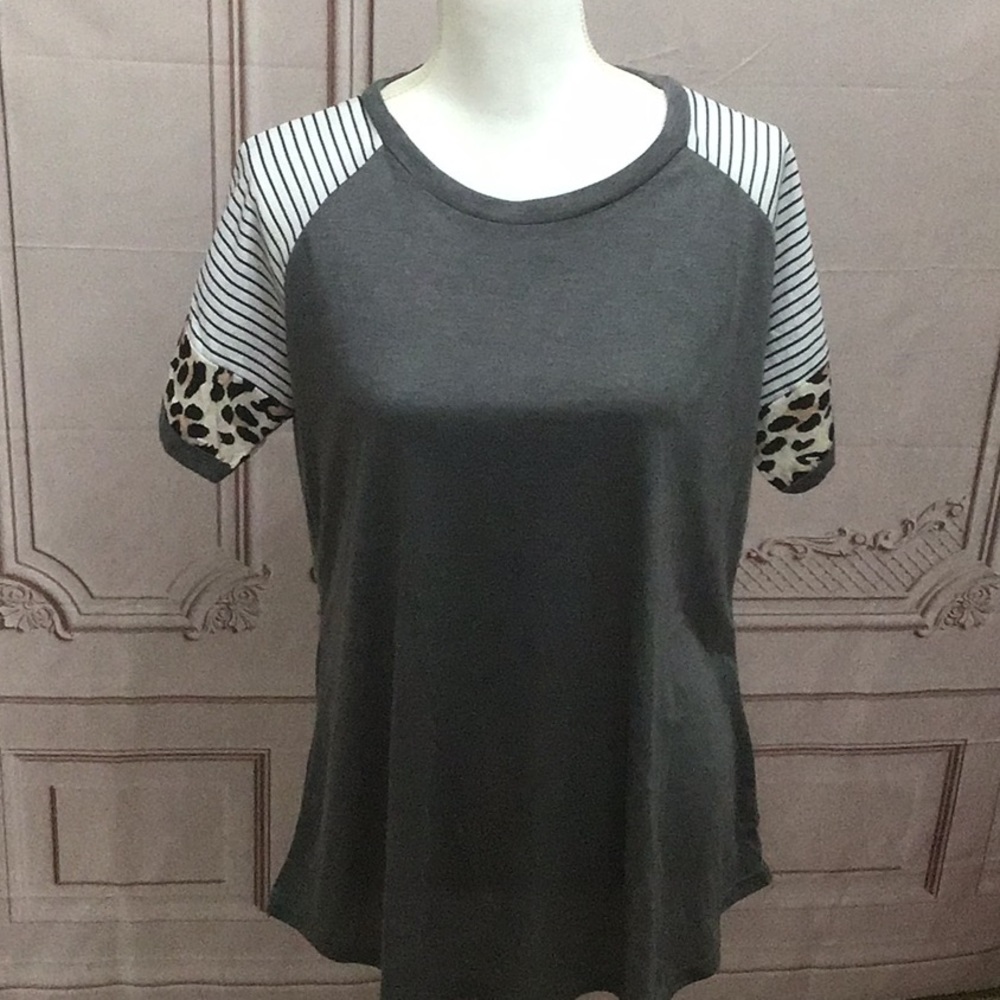 - Trendy Raglan Sleeves with Animal Print
